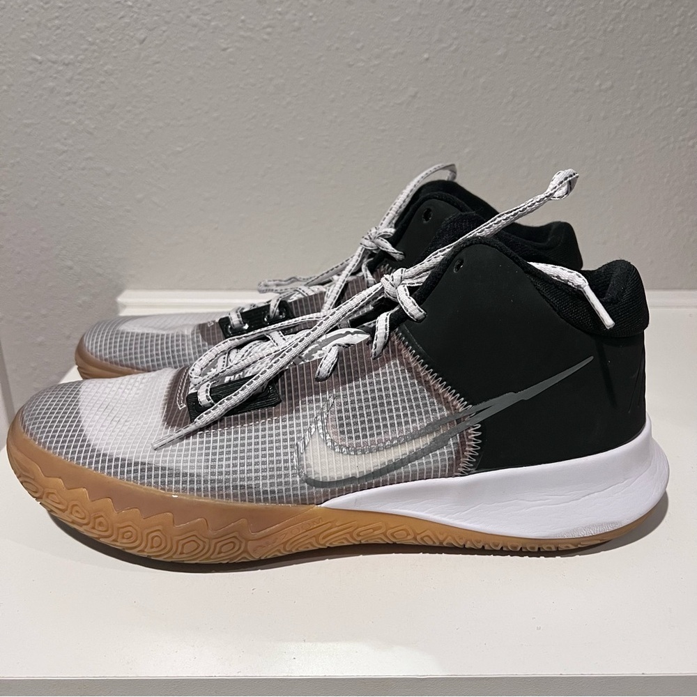 Nike Men’s Kyrie Flytrap 4 CT1972-006 Gray Basketball Shoes Sneakers Size 10.5 - Picture 2 of 9